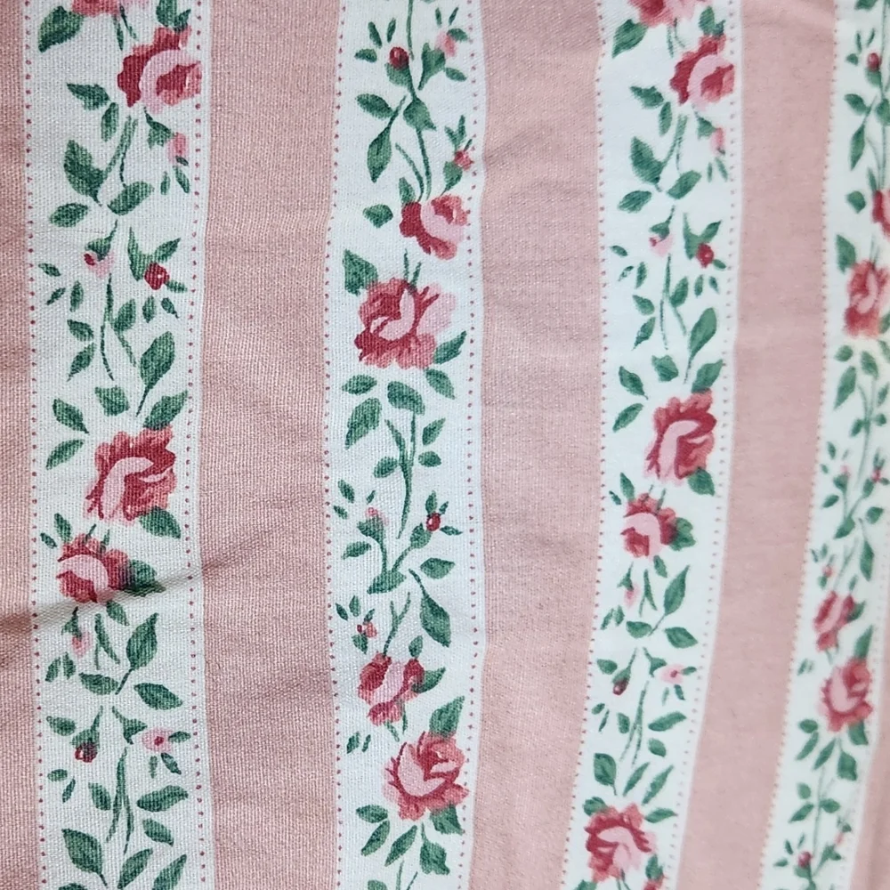 Laura Ashley Melrose Twin Reversible Comforter/Matching Bedskirt Made In The USA